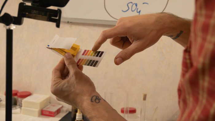 Tarnóczi Bence Tudós Leszek oktatása lakmuszpapír