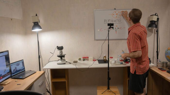 Tarnóczi Bence Tudós Leszek biológia oktatása élő mikroszkópos órával